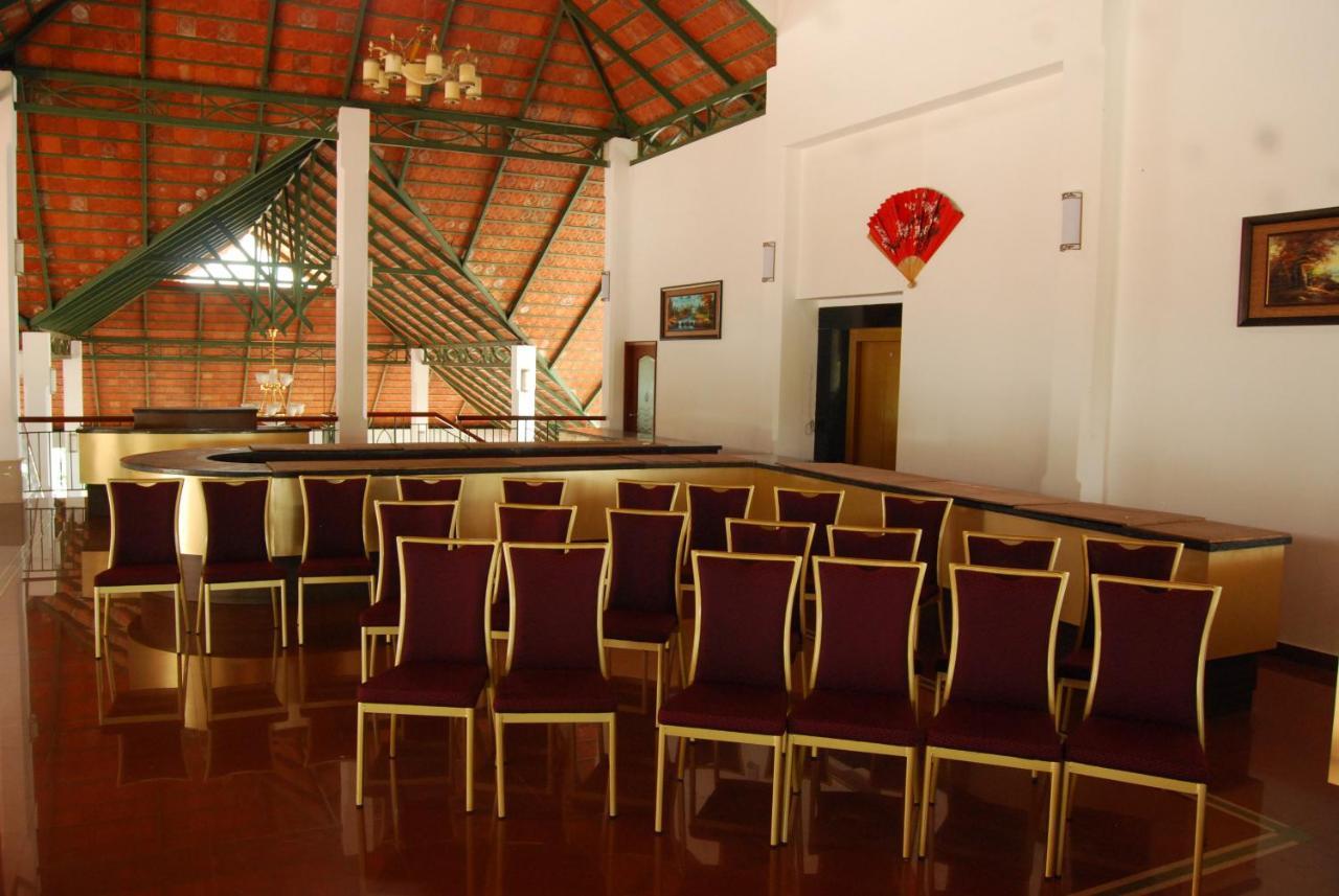 Hotel Rajadhani Thiruvananthapuram Exteriör bild